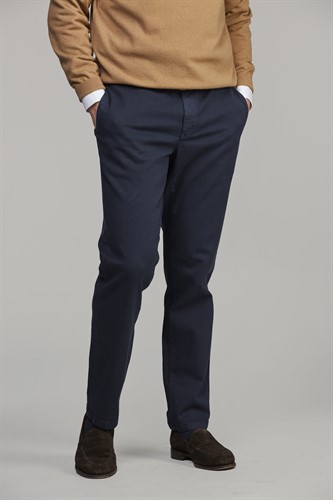 CLASSIC CHINO UNIVERSAL TWILL